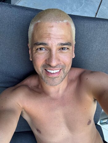 El Chino Leunis sorprendió con un impactante color en su pelo para recibir el año (Instagram)