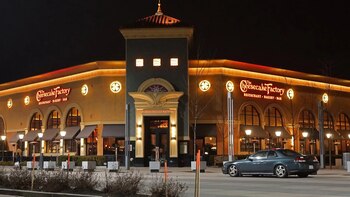Expansión récord, innovación digital y menú renovado impulsan el liderazgo de The Cheesecake Factory en Estados Unidos