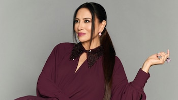 En cada concierto, Myriam Hernández mezcla clásicos inolvidables con nuevos temas enfocados en el amor propio y la fortaleza femenina.