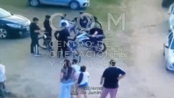 Video: rompió un ventanal de una concesionaria, robó una moto y lo atraparon por las cámaras