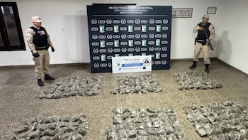 Decomisaron más de 91 kilos de marihuana valuados en 339 millones de pesos y detuvieron a cuatro personas en Corrientes