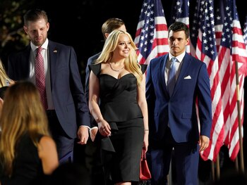Eric Trump, su hermana Tiffany Trump y su novio Massad Boulos (hijo) (REUTERS/Kevin Lamarque)