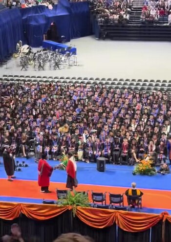 La escena fue compartida por