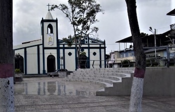 Plaza Bolívar e Iglesia de