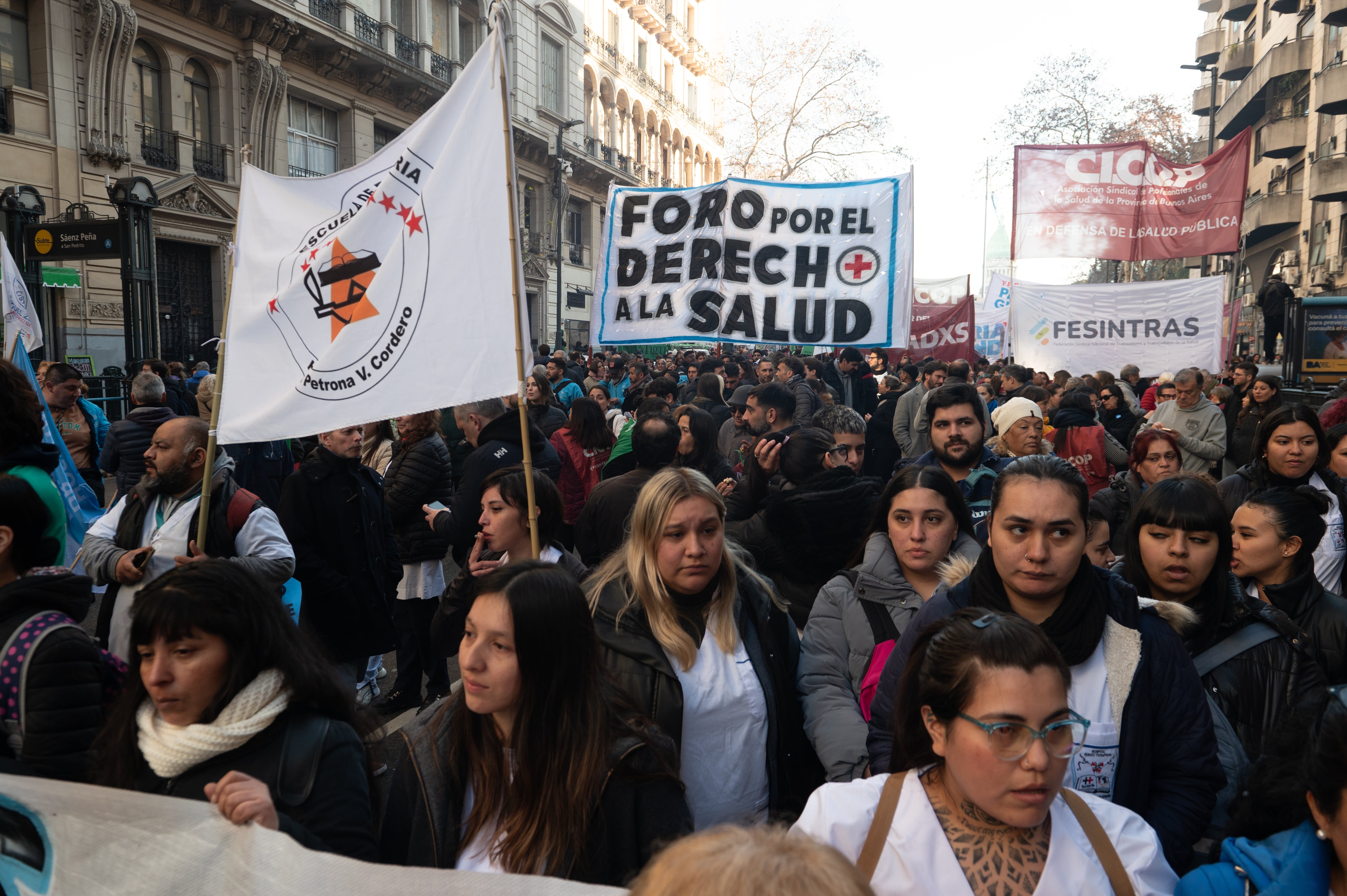 Comenzó la movilización en el centro porteño (Jaime Olivos)