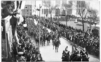 Año 1909: desfile en las