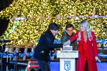 El alcalde Almeida, en el acto de encendido de las luces navideñas de 2023