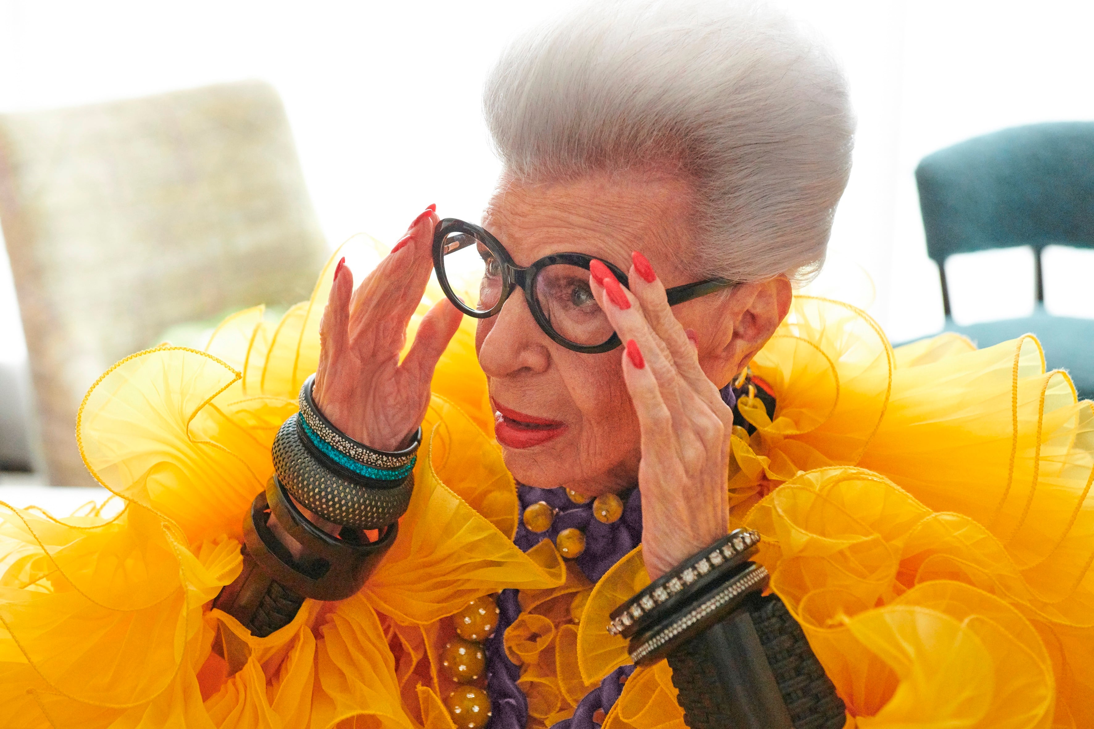 Iris Apfel, la ícono de la moda que desafió el edadismo hasta los 103 años