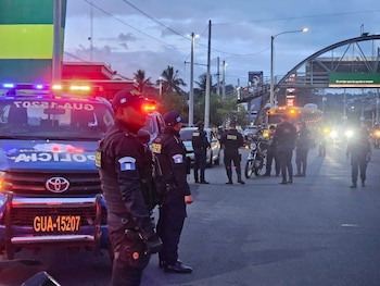 20/10/2026 Agentes de la Policía Nacional Civil (PNC) de Guatemala desplegados en una operación en la zona 5 de la Ciudad de Guatemala tras el asesinato en esa misma área del exfiscal guatemalteco Juan Francisco Solórzano Foppa
POLITICA CENTROAMÉRICA GUATEMALA CENTROAMÉRICA LATINOAMÉRICA INTERNACIONAL
PNC DE GUATEMALA EN X