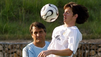 Hugo Tocalli, uno de los protagonistas de la disputa que Argentina le ganó a España en la representación nacional de Messi (REUTERS/Enrique Marcarian)