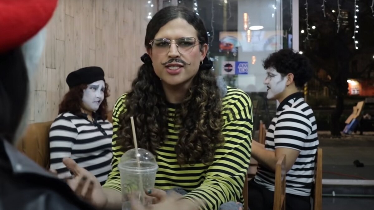 Cadena de cine busca a creadora de Johanne Sacreblu para proyectar parodia de Emilia Pérez