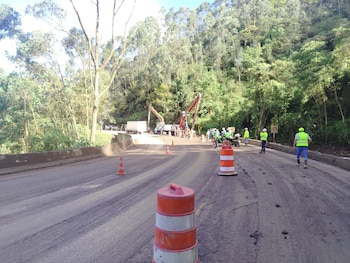 El tráfico en la vía Mosquera–La Mesa se limita a un solo carril entre los kilómetros 95 y 74, con control policial permanente- crédito Gobernación Cundinamarca