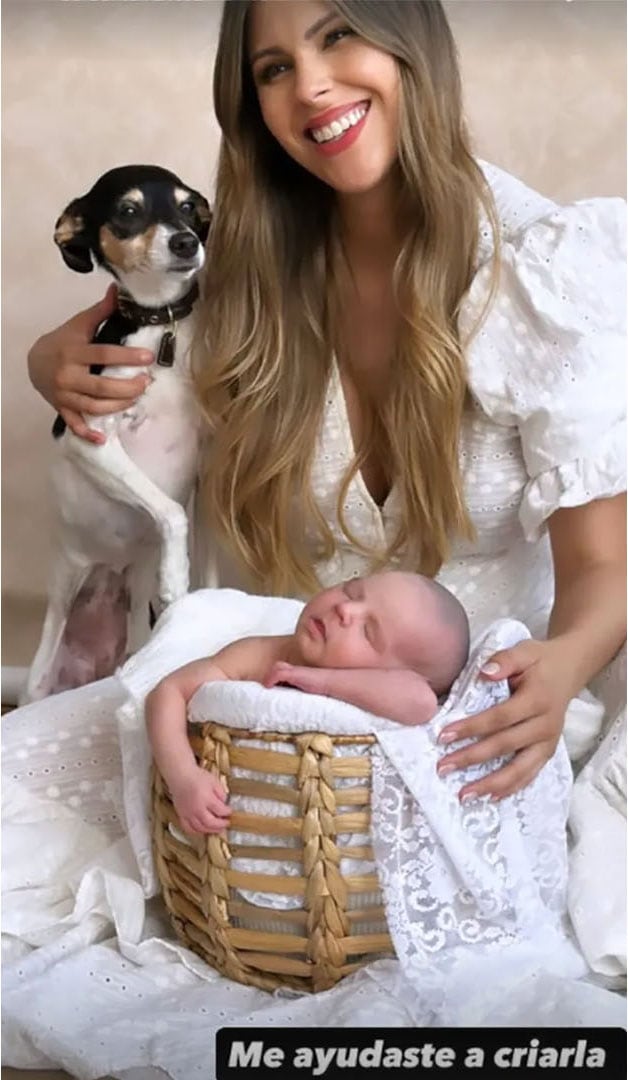 Barby Franco posa junto a su bebé y su perro en un mensaje difundido tras el fallecimiento de la mascota
