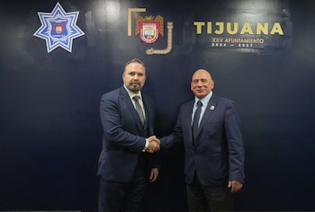 José Avilés Amezcua (lado izquierdo)