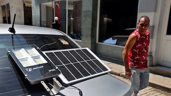 El régimen de Cuba aprobó nuevas normas para impulsar las energías renovables en medio de la crisis eléctrica
