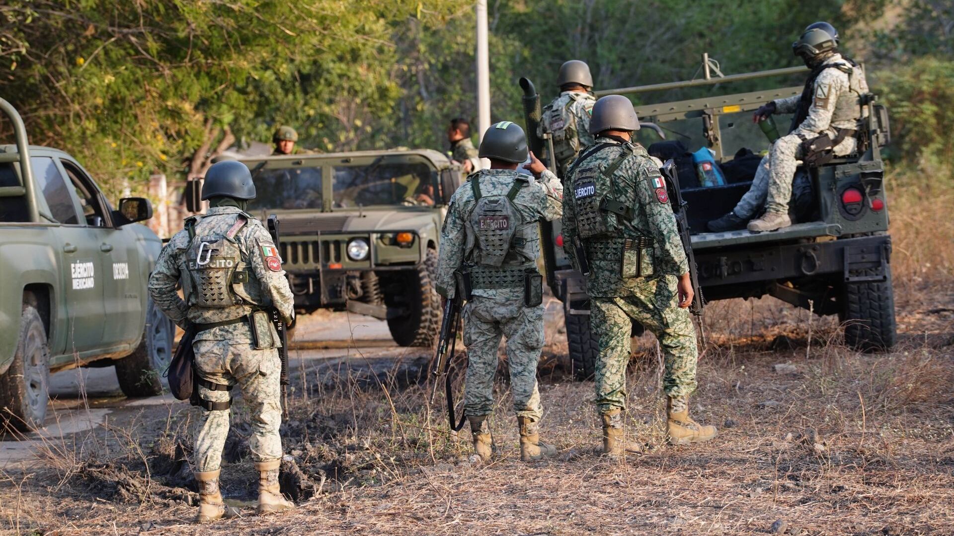 Enfrentamientos entre crimen organizado y fuerzas de seguridad mantienen en alerta a Michoacán.
Credito:cuartoscuro
