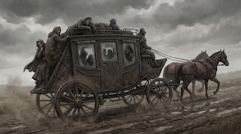 Un carruaje de madera arrastrado por caballos circula por un camino con lodo mientras personas viajan sobre la capota y en el interior.