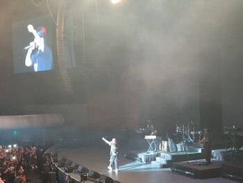 El cantante tocó temas como