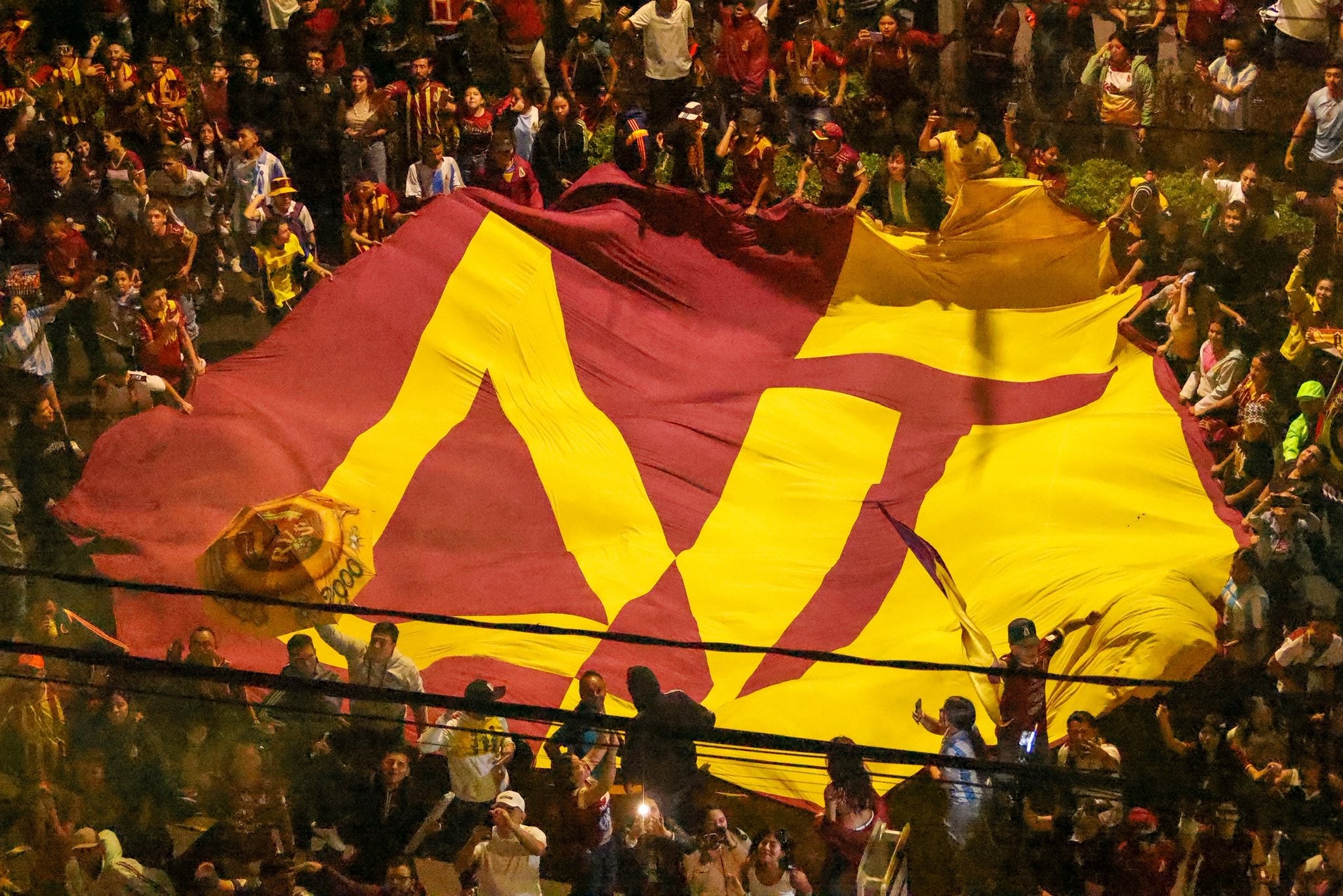 Los hinchas del Deportes Tolima sueña con la cuarta estrella en su escudo - crédito Deportes Tolima