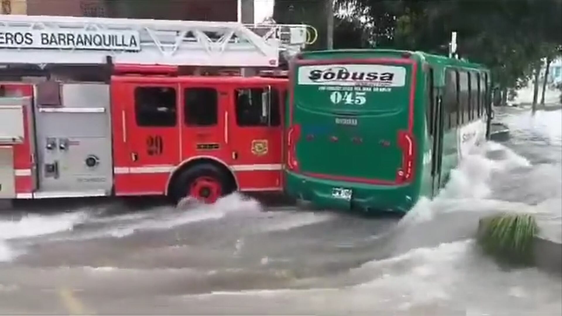 IMAGEN DE REFERENCIA | Inundaciones en Barranquilla - (Crédito: @ColombiaOscura / X)