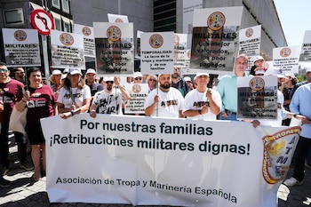 Militares protestan a las puertas