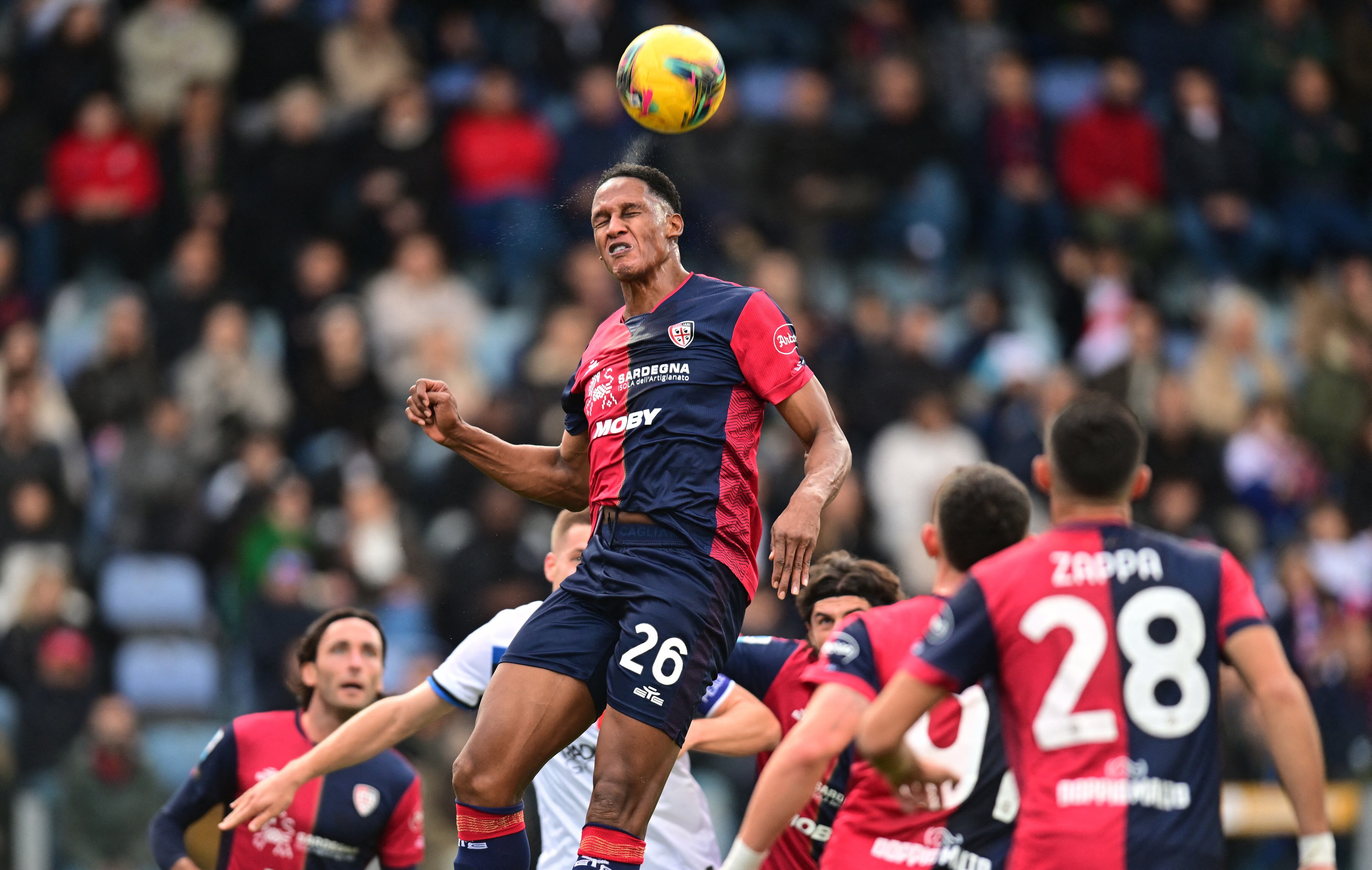 Parte del buen rendimiento del Cagliari para salvar la categoría fue por el nivel de Yerry Mina - crédito Daniele Mascolo/REUTERS