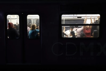 La Línea 2 del Metro de la CDMX fue inaugurada en 1970 y es un gran ejemplo de tecnología avanzada para un transporte público en el mundo por lo que requiere mantenimiento constante como el que ahora se aplica Foto: EFE