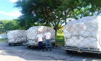 El cargamento complementa la asistencia inicial del 14 de octubre para alcanzar una meta de 2.100 familias registradas en la vicaría. (Foto cortesía Cáritas Cuba)