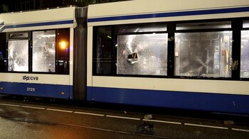 Incidentes en Ámsterdam: una pandilla atacó un tren