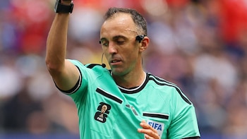 Quién es el árbitro portugués que dirigirá a Argentina por los cuartos de final del Mundial: el antecedente con Suiza