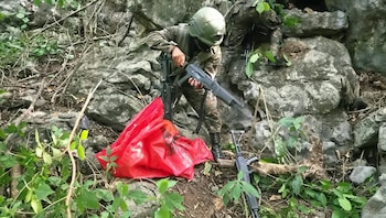 Las autoridades indicaron que los sospechosos presuntamente abastecían de armas a redes de tráfico transfronterizo vinculadas con el narcotráfico.