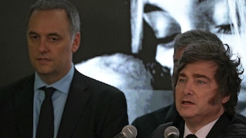 Milei y el daño infinito de Adorni: vocero nuevo, foto gastada