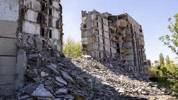Ucrania denuncia cuatro muertos y doce hospitalizados por un bombardeo ruso a una oficina de correos en Járkov