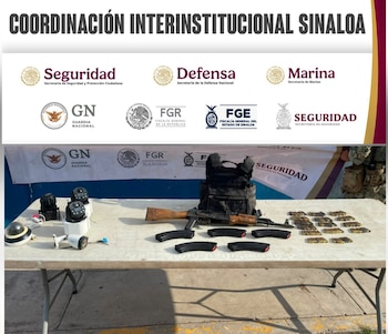 Elementos de la BOI reforzaron los recorridos de vigilancia en Villa Juárez, donde localizaron el armamento abandonado. (X @sspsinaloa1)