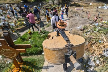 DIA DE MUERTOS - MEXICO - ALTAR - PANTEON - PANTEONES - CEMENTERIO - 29102020