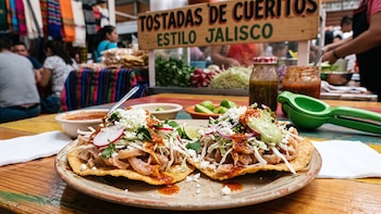Receta de tostadas de cueritos estilo Jalisco ideales para tu noche mexicana