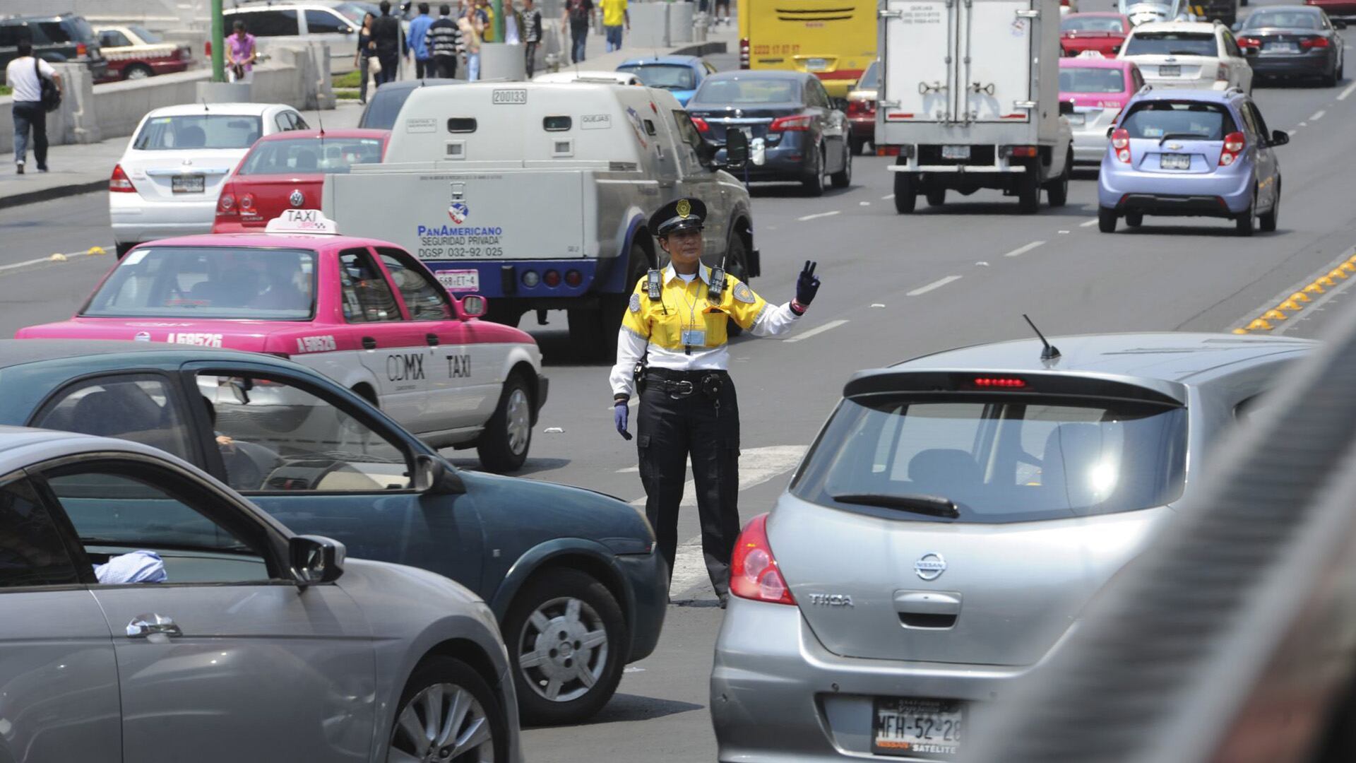 En la Ciudad de México, los policías de tránsito de la Secretaría de Seguridad Ciudadana (SSC) son los facultados para realizar multas de tránsito. Crédito: Cuartoscuro