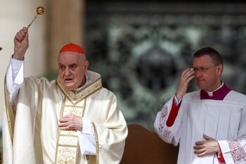 El cardenal Angelo Comastri ofició