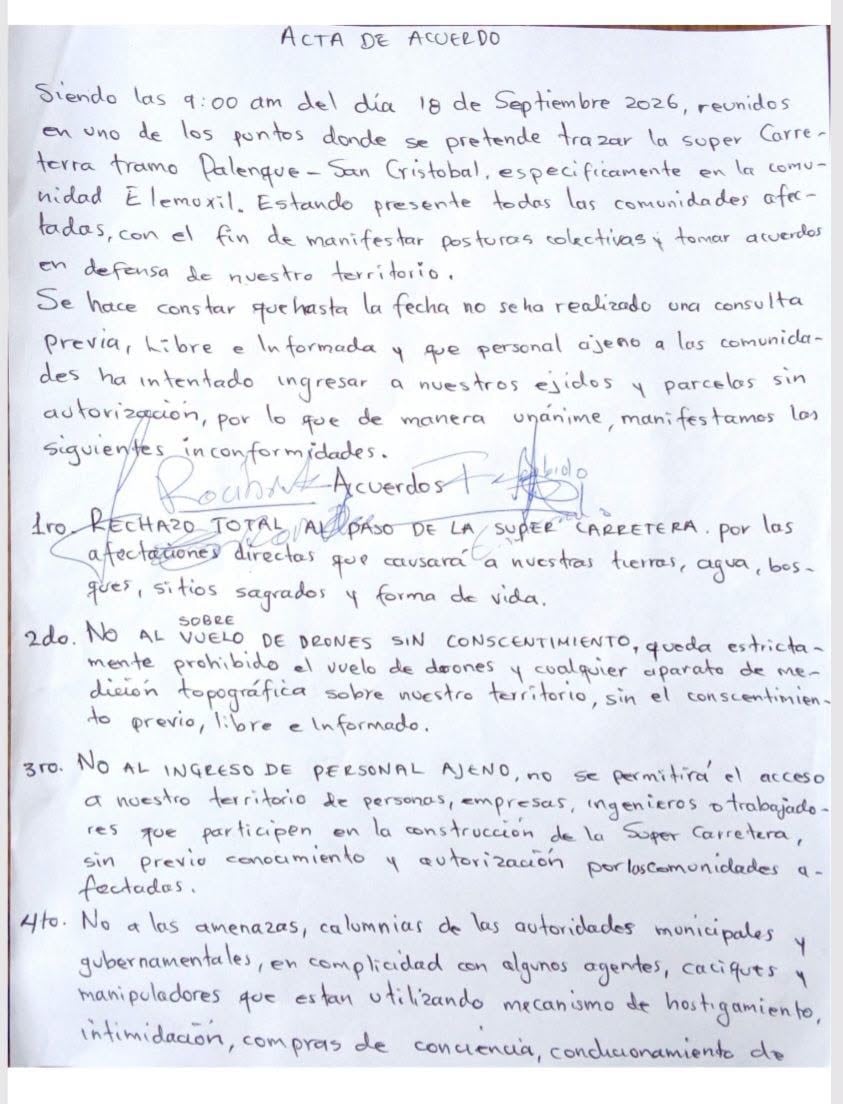 Un acta de acuerdo manuscrita de la comunidad de Elemoxil expresa el rechazo al tramo carretero Palenque-San Cristóbal y a la realización de trabajos sin consulta previa. (Centro de Derechos Humanos Frayba )