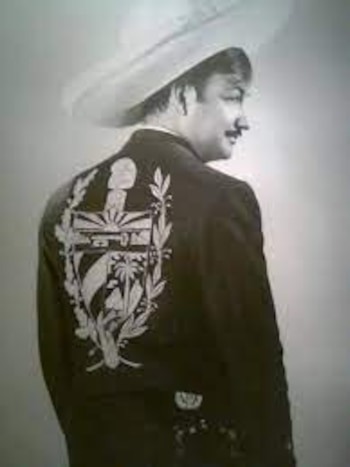 Este traje se lo habría