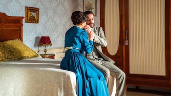 'La Promesa': El acercamiento de Martina y Adriano. (TVE)