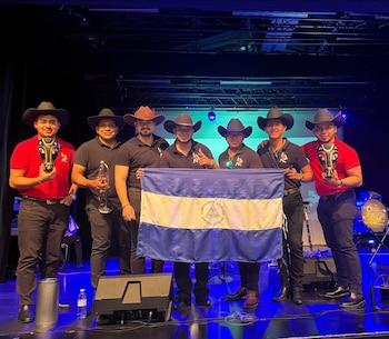 Los músicos nicaragüenses exiliados fundaron la Banda Filarmónica El Güegüense hace cuatro años para llevar la música de Nicaragua a Europa. (Foto: Redes Banda Filarmónica El Güegüense España)