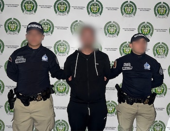 La Dirección de Investigación Criminal e Interpol de la Policía Nacional de Colombia logró confirmar su identidad al detectar que la documentación serbia que portaba había sido incluida en la notificación roja apenas el 6 de mayo de 2026 - crédito Policía Nacional/Interpol