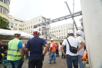 Los equipos técnicos evalúan qué áreas del hospital pueden ser preservadas y cuáles presentan riesgo de un posible colapso. - crédito Alcaldía de Cali