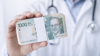 Artículo internacional advierte que liquidación de EPS y traslados masivos deterioran la sostenibilidad financiera del sistema de salud colombiano
