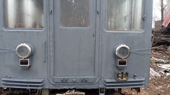 vagón de subte convertido en casa de fin de semana