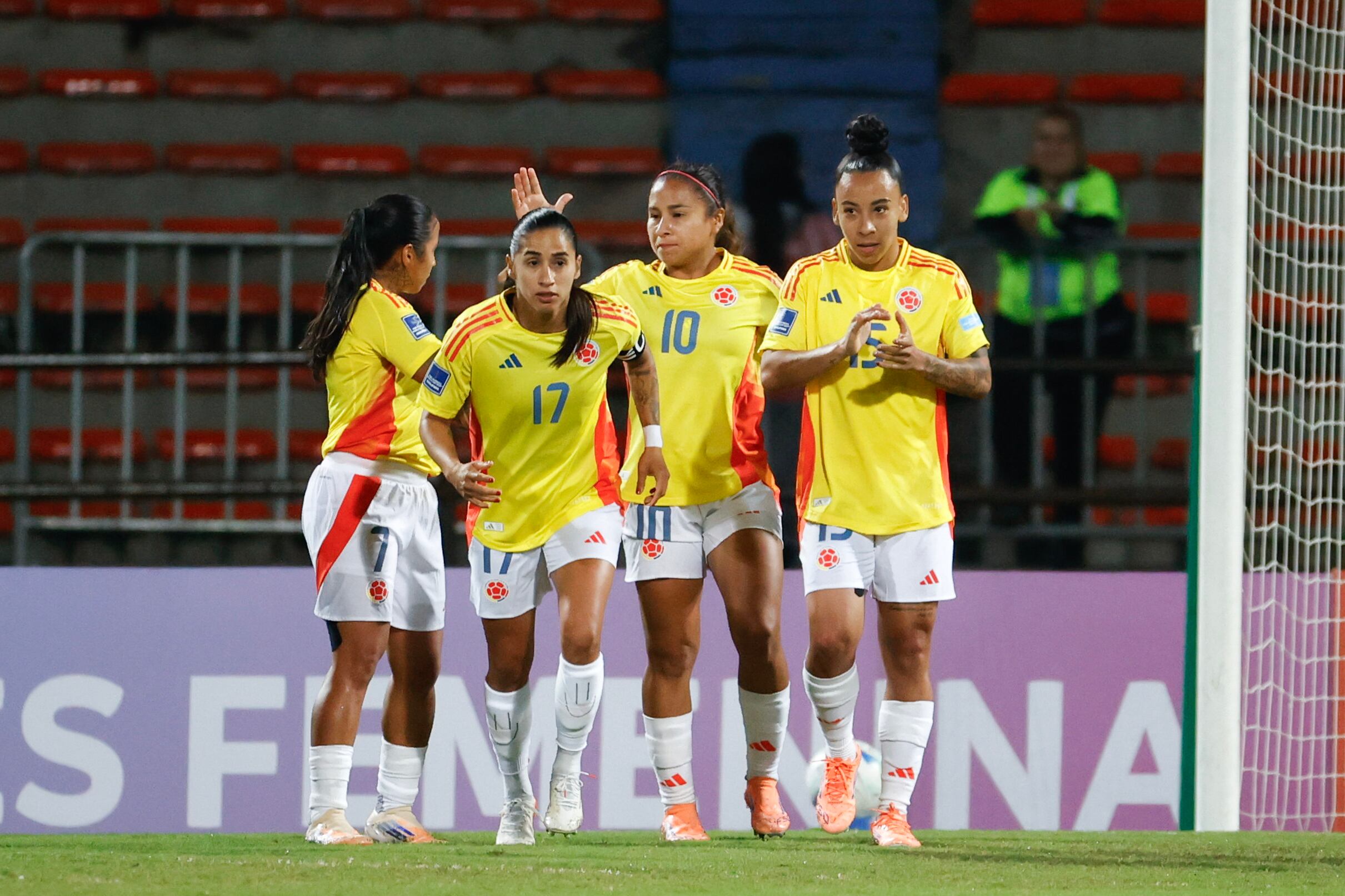 La selección Colombia goleó a Perú por 4-1 en Medellín, en la primera jornada de la Liga de Naciones Femenina - crédito Conmebol