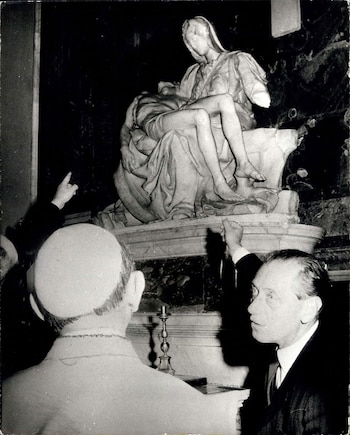 Destrucción de La Piedad de Miguel Angel