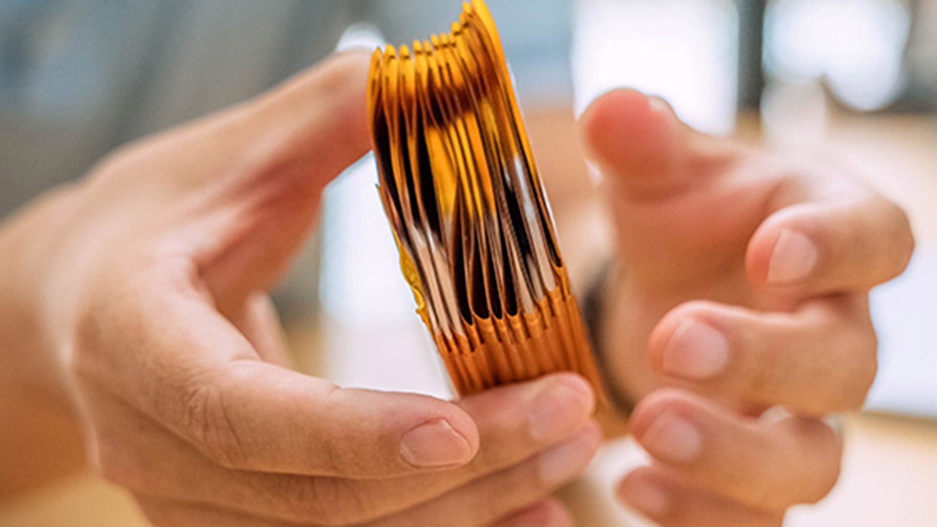 Un pequeño procesador con inteligencia artificial examina los datos dentro del calzado sin transmitirlos de forma constante a un servidor (Universidad de Rutgers)