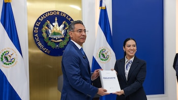 El Salvador: Asamblea Legislativa recibe proyecto presupuestario de USD 12,421 millones para el ejercicio 2027